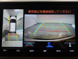 パノラミックビューモニター付きです。車両を上から見たような映像をディスプレイオーディオ画面に表示。運転席からの目視だけでは見にくい、車両周辺の状況をリアルタイムでしっかり確認できます。