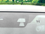 【スマートブレーキサポート】走行中に前方の車両等を認識し、衝突しそうな時は警報とブレーキで衝突回避と被害軽減をアシスト。より安全にドライブをお楽しみいただけます。