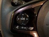 【ステアリングリモコン】ステアリングにオーディオ調節可能なスイッチが装備されていますので運転中でも視線をそらさずにオーディオの調節が可能です!