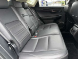 後部座席、床、マットともに綺麗です。