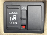 【パワースライドドア】スマートキーや運転席のスイッチでスライドドアの開閉が可能♪電動だから力を入れてドアを開ける必要が無く、小さいお子様でも、重い荷物を持っている時もラクに開け閉めできます♪