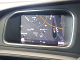 見やすいレイアウトに用意されたナビゲーションは大容量のHDDタイプです 地図データは詳細まで確認することができ、渋滞情報などの表示もスムーズです また15年以降のモデルでは地図を無料で更新可能です