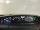 視認性の良いスピードメーターになります。