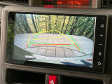 【バックカメラ】駐車時に後方がリアルタイム映像で確認できます。大型商業施設や立体駐車場での駐車時や、夜間のバック時に大活躍!運転スキルに関わらず、今や必須となった装備のひとつです!