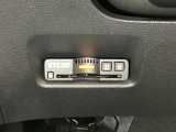 ハンドルの左下にETC2.0がついています。高速道路の料金所の通過も楽々です。 カードの取り出しもしやすい場所についています。