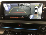 パノラミックビューモニター付きです。車両を上から見たような映像をディスプレイオーディオ画面に表示。運転席からの目視だけでは見にくい、車両周辺の状況をリアルタイムでしっかり確認できます。