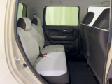 【足もと広々】リアシートの足元広々!ゆったり空間で楽チンです。 ロングドライブも快適です。