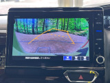 【バックカメラ】駐車時に後方がリアルタイム映像で確認できます。大型商業施設や立体駐車場での駐車時や、夜間のバック時に大活躍!運転スキルに関わらず、今や必須となった装備のひとつです!