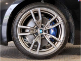 【BMWアロイホイル】軽量かつ強度に拘ったアロイホイル。走行性能ポテンシャルを引き出す設計。車の足元を引き締めてくれる大きなポイントはアロイホイルです。