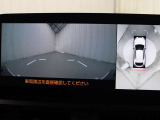 上から車両を見下ろしたような映像をナビゲーション画面に表示する「パノラミックビューモニター」も搭載しています。