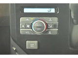 【オートエアコン】お好きな温度に設定すれば自動的に温度を調節、車内を快適空間に仕上げてくれます。