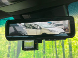 【デジタルインナーミラー】後席の大きな荷物や同乗者で後方が確認しづらい時でも安心!カメラが撮影した車両後方の映像をルームミラー内に表示。クリアな視界で状況の確認が可能です!