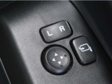 電動格納&ミラー角度調整機能付きです。