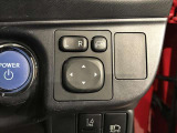 電動格納式ドアミラー付き。駐車場へ停めた時に、ボタン一つで左右のドアミラーをたたむ事ができます。