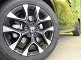 【純正アルミ18インチホイール】外観にマッチした純正アルミホイールを装着しております。各種社外アルミホイールや、スタッドレスタイヤも取扱いしております。是非ご相談ください♪