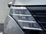 【LEDヘッドライト】消費する電力が少なく耐久年数が長いのが特徴のヘッドライトです。さらに長持ちさせたい方は、ヘッドライト・フロントガラスなどのコーティングもご用意しています。