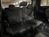 3列目シートはもちろん状態良好☆大人でもゆったりと座って頂けますので、大人数でのお出かけもラクラクです♪ご家族で、気の知れた仲間で、ドライブに行くのが楽しみですね♪