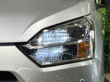 【LEDヘッドライト】悪天候や夜間走行時も良好な視界を確保し安心して運転できる高輝度LEDヘッドライトを装備!点灯速度が早く、消費電力も抑えられています。