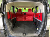 後席を格納すると、これだけの広さが!シーンに合わせたシートアレンジで、大きな荷物も積むことが出来ます♪