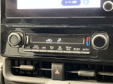 「AUTO」スイッチで車内の温度を一定に保ってくれるオートエアコン。快適装備の代名詞。もちろんマニュアル操作も可能ですよ。