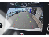 リヤカメラ付きなので、シフトレバーをリバースにすると連動してカメラ映像に切り替わります。