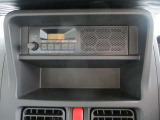 純正AM/FMラジオ(スピーカー一体型)。お仕事中でも音楽を楽しめます。