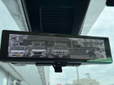 インテリジェントルームミラー☆後席に乗っている人や、大きな荷物を載せていると見にくくなりがちな後方視界。。こちらは車両後方のカメラ映像をミラーに映すので、天候にも影響されないクリアな後方視界を実現☆