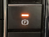 【電動パーキングブレーキ】パーキングブレーキを指先だけで操作可能です!力の弱い人にも安心してブレーキをかけていただけます!