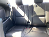 誰もが快適に過ごせる、ゆったりとした3列目シート。Comfortable third row for everyone to enjoy.