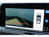 【リヤビューカメラ(Rear Assist)】後方確認や障害物検知をアシストし、安全な駐車をサポート。