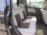 後部座席も乗り心地良好◎掲載後すぐに販売が決まってしまう場合もございますのでご来店前にお電話でご予約を頂ければ幸いです。