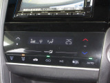 操作部に静電式タッチパネルを採用したフルオート・エアコンディショナー。Honda インターナビ同様、スマートフォン感覚の直感操作を実現しています。