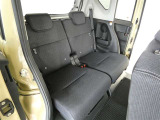 後部座席も当然、綺麗・清潔に仕上げております。内装の綺麗なお車は気持ちが良いですね。