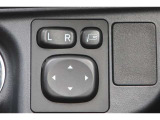 電動格納ミラー! スイッチひとつでミラーを畳めます。