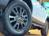 【純正18インチアルミホイール】外観にマッチした純正アルミホイールを装着しております。各種社外アルミホイールや、スタッドレスタイヤも取扱いしております。是非ご相談ください♪