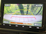 【バックカメラ】駐車時に後方がリアルタイム映像で確認できます。大型商業施設や立体駐車場での駐車時や、夜間のバック時に大活躍!運転スキルに関わらず、今や必須となった装備のひとつです!