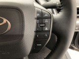 レーダークルーズコントロール(全車速追従機能付)付きです。車速に応じて追従支援してくれるので、ロングドライブも快適です。詳細は販売店スタッフまでおたずねください。