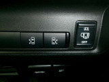 両側電動スライドドア装備です。運転席からボタン操作で開閉できます