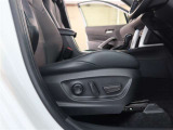 パワーシート搭載。微妙な調整が手軽にでき、ピッタリなポジションで運転することが可能です。