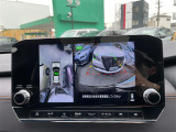 【バックモニター】後ろのカメラの映像をモニターに映し出すことができます。後方の見えない死角や、障害物との距離感をしっかり確認することができます。駐車が苦手な方におすすめです。