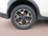 右後 アルミホイールは、カッコイイだけではなく、燃費にも影響するアイテムなんですよ!「*ホイールロックナットは展示用です」