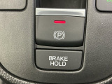 パーキングブレーキはスマートな電子制御式と合わせて渋滞時等にブレーキペダルから足を離しても停車状態を保持してくれるオートブレーキホールド機能で運転が楽になります。スタートはアクセルペダルを踏むだけ