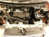 【エンジンルーム】・・・内外装だけでなくこちらもクリーニング済み。 納車までにもう1度しっかり点検いたしますので、安心してお乗りいただけると思います。
