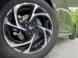 【15インチアルミホイール】外観にマッチしたアルミホイールを装着しております。各種アルミホイールや、スタッドレスタイヤも取扱いしております。是非ご相談ください♪
