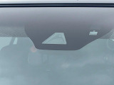 【プリクラッシュセーフティ】前方の車両等を検知し、衝突しそうな時は警報で注意を促し、ブレーキを踏む力をサポート。ブレーキを踏めなかった場合は衝突被害軽減ブレーキが作動、衝突回避をサポートします。
