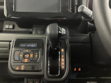【インパネシフト】シフト操作のしやすいインパネシフトです。足元が広くなりすっきりしますので、大柄な方でも快適に運転ができます。