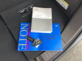 メンテナンスノート【整備記録簿】、取説も揃っています。スマートキーはバッグなどにしまったままボタン操作でエンジンの始動・停止ができて大変便利です。