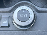 【オールモード4&times;4】2WD/4WDモードを手軽に切り替え可能。燃費重視の2WD、スタック時に役立つLOCK、AUTOモードでは4WDの配分を自動で調整し、路面状況を問わず安定した走りをサポート。