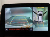 パノラミックビューモニター付きです。車両を上から見たような映像をディスプレイオーディオ画面に表示。運転席からの目視だけでは見にくい、車両周辺の状況をリアルタイムでしっかり確認できます。