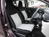 【内装】ピクシスエポックの車内です♪もちろん、フロアマットもついてますよ〜!